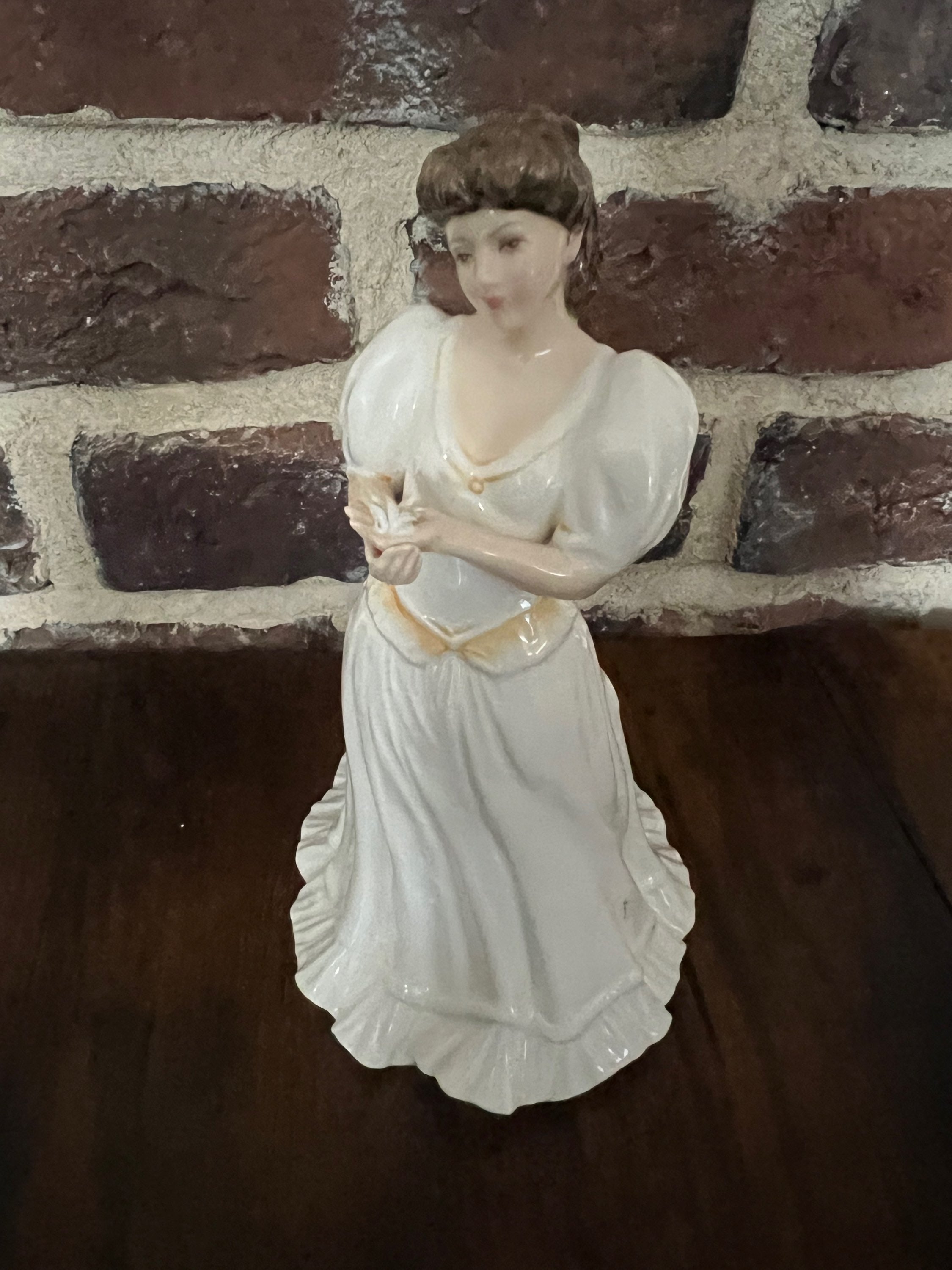 Lady figurine. Bone china image 2
