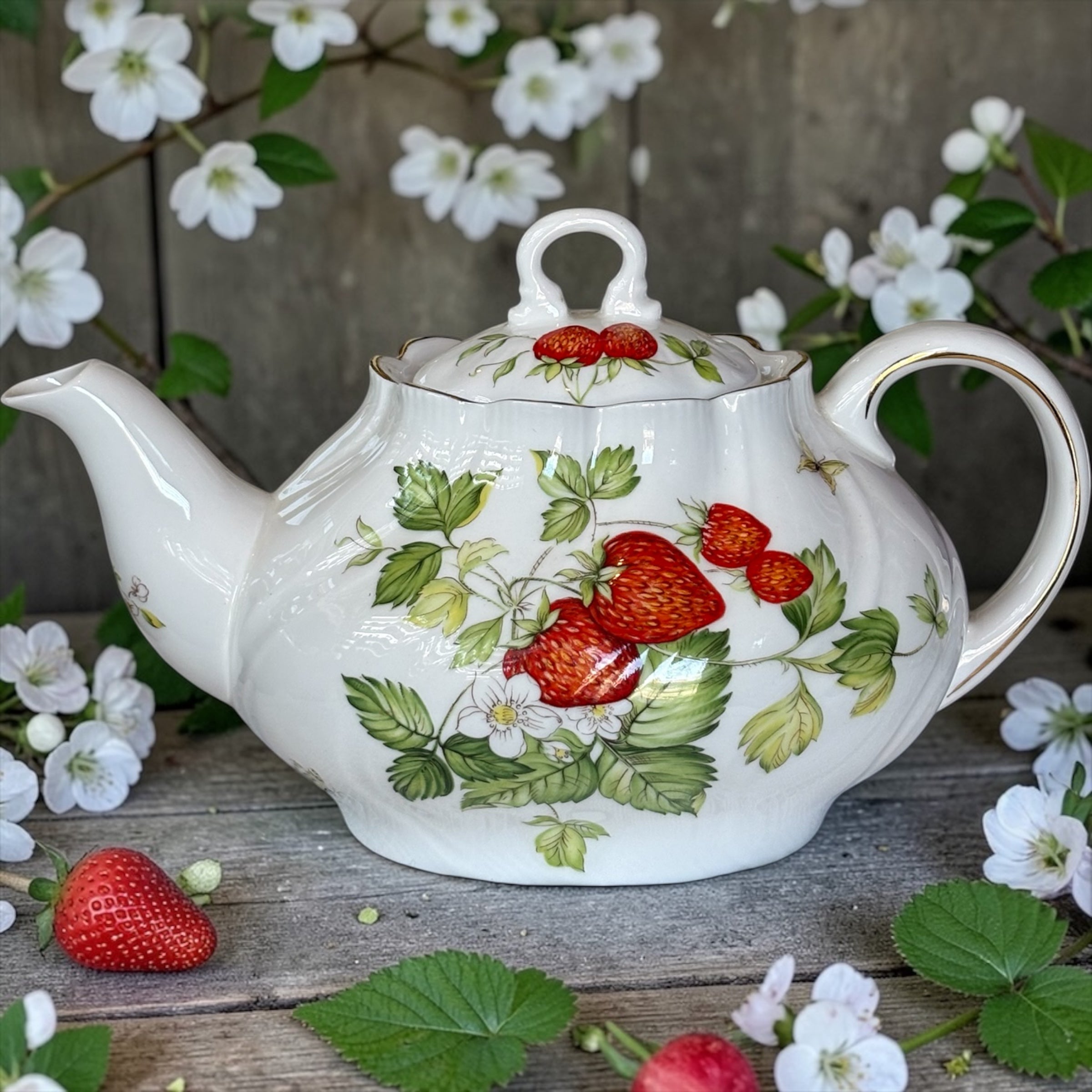 Ringtons “Virginia Strawberry” Teapot by Queens China  image 1