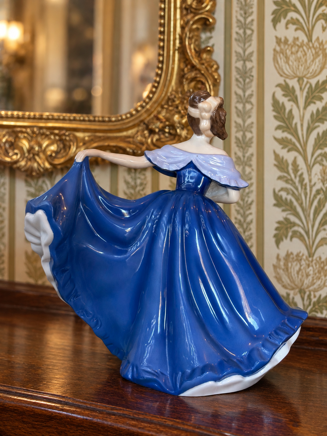 Royal Doulton. Figurine. Elaine