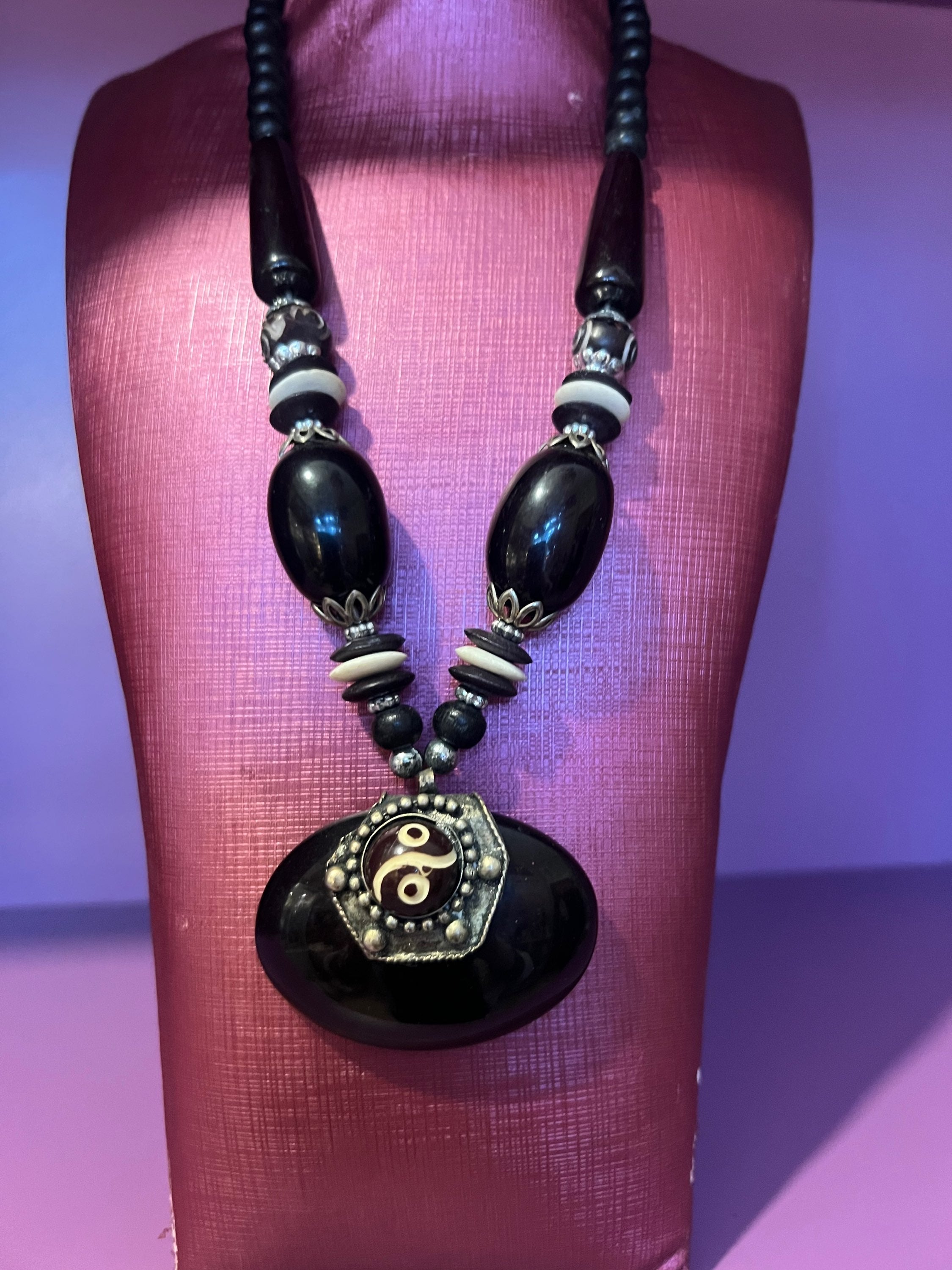 Costume Jewellery Necklace image 0