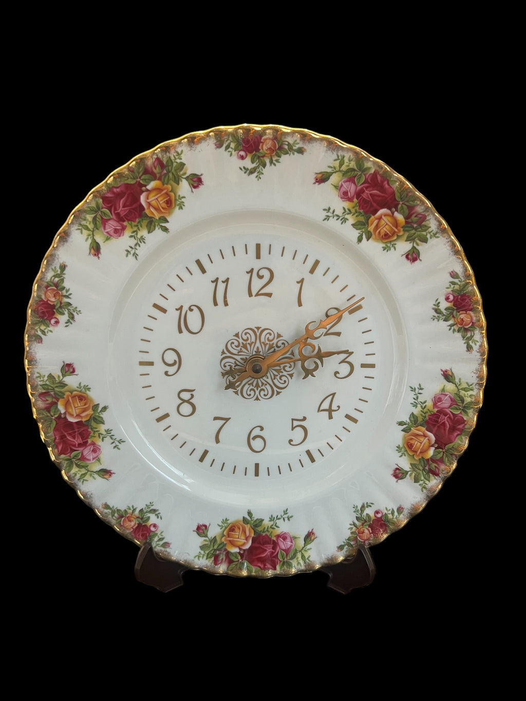 Royal Albert. Old Country Roses. Large Wall Clock image 2