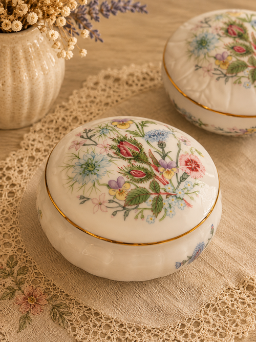 Aynsley “Wild Tudor” Trinket Box Set