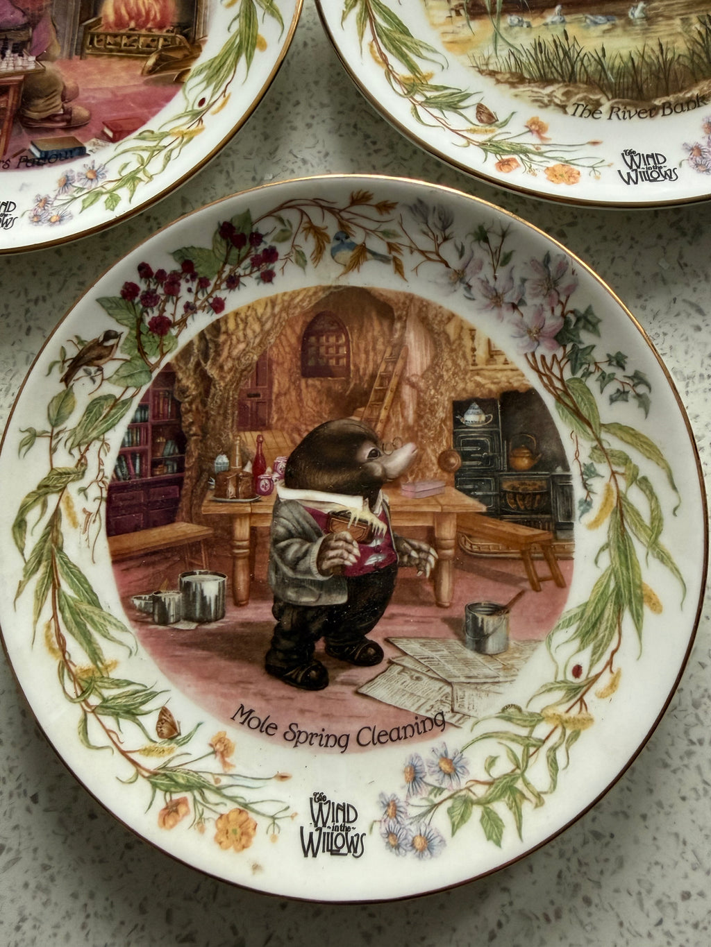 AYNSLEY. Set 9 Wind In The Willows Plates 18cm