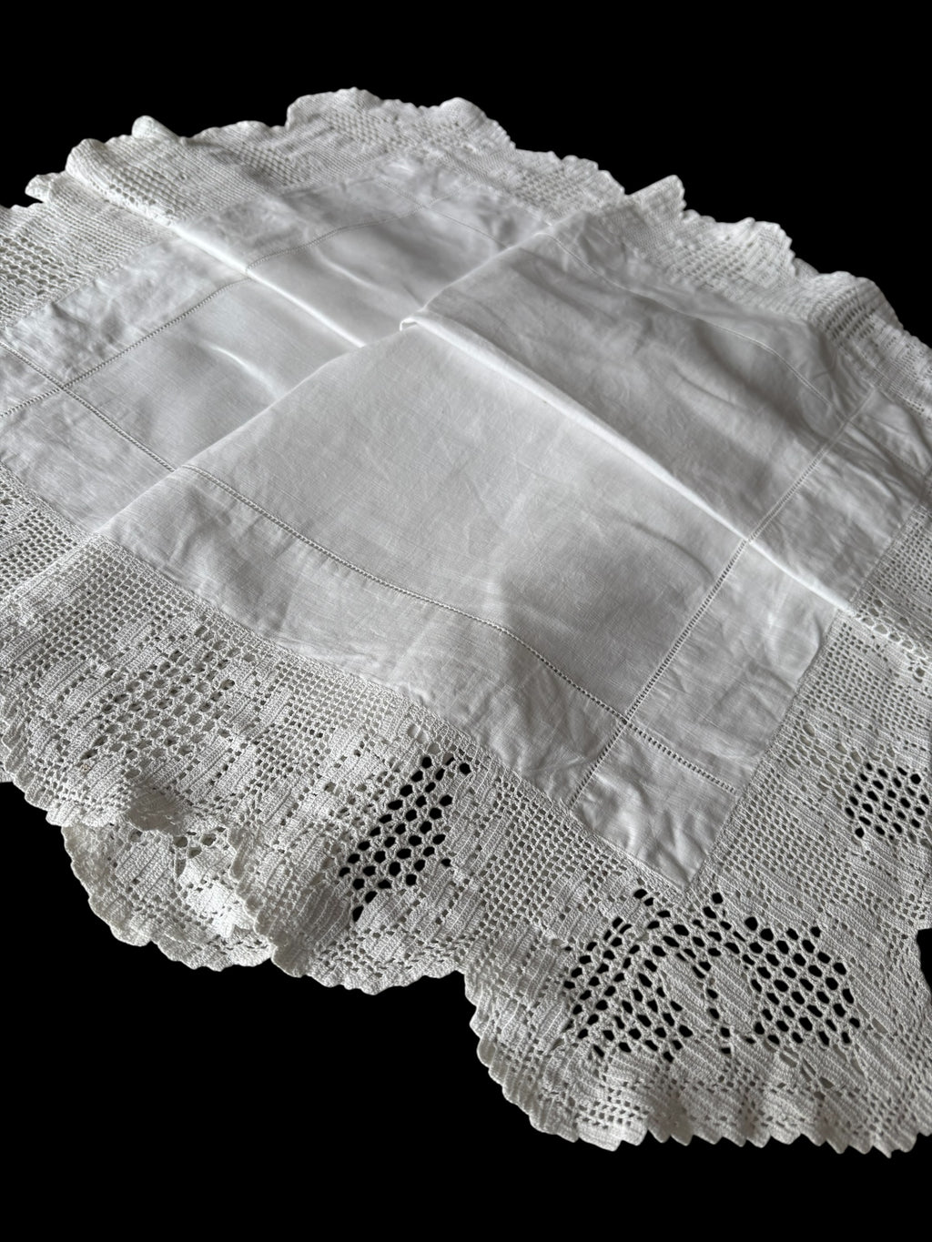 Deep lace edge vintage Cotton Tablecloth.  image 0