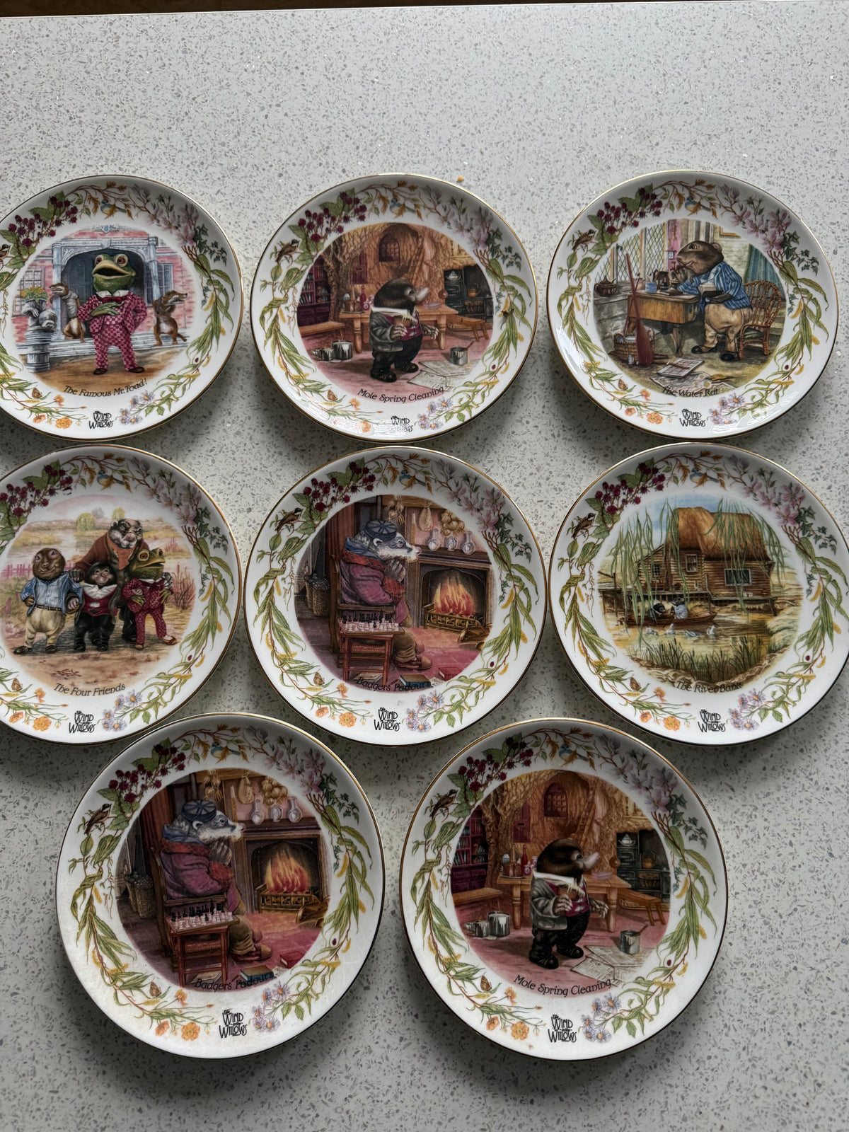 AYNSLEY. Set 9 Wind In The Willows Plates 18cm