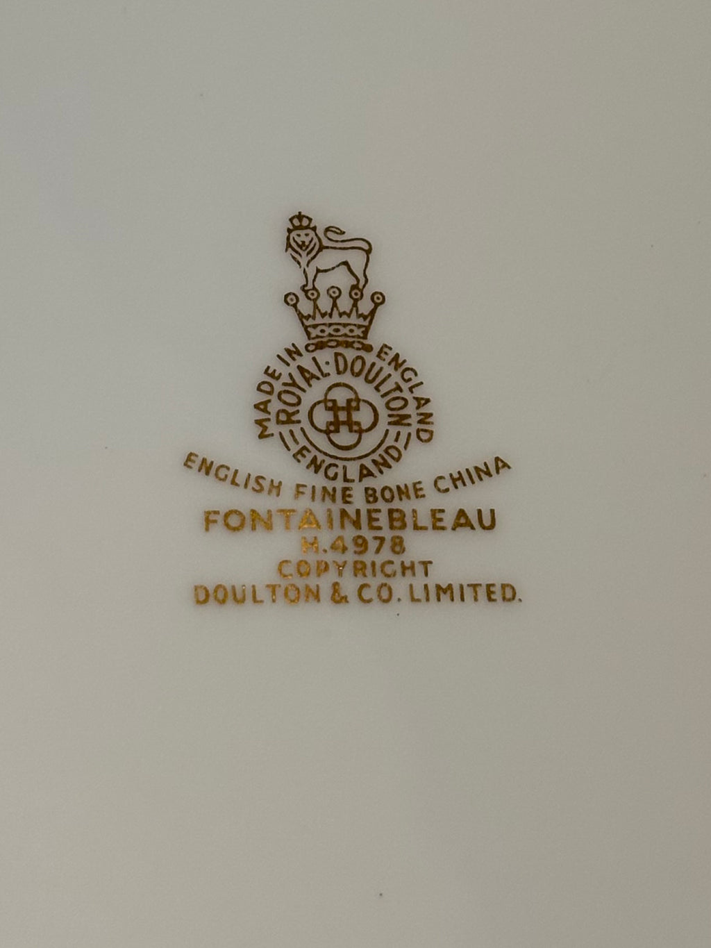Royal Doulton Set of 6 Dinner Plates  image 1