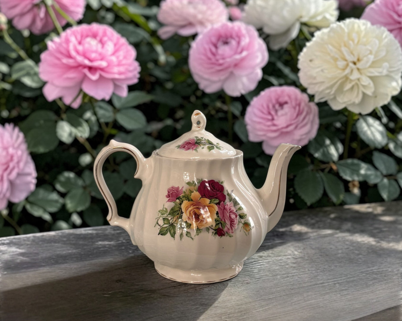 Sadler Vintage Floral Roses Teapot image 0