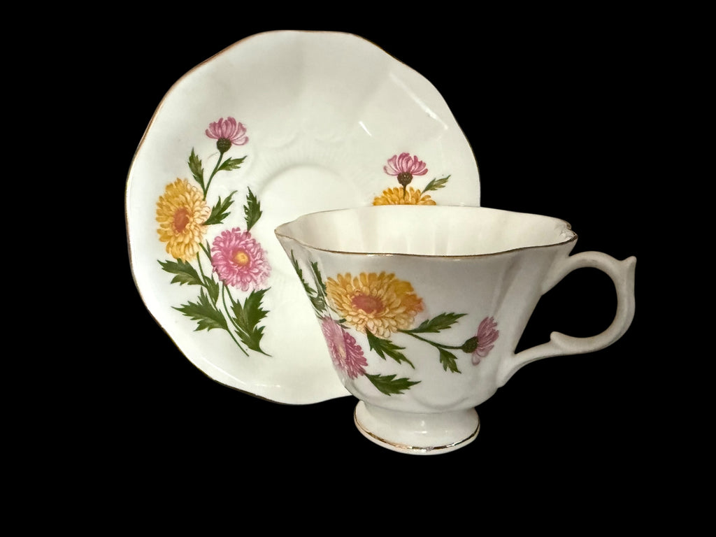 Queen Anne. Vintage China Duo.  image 5