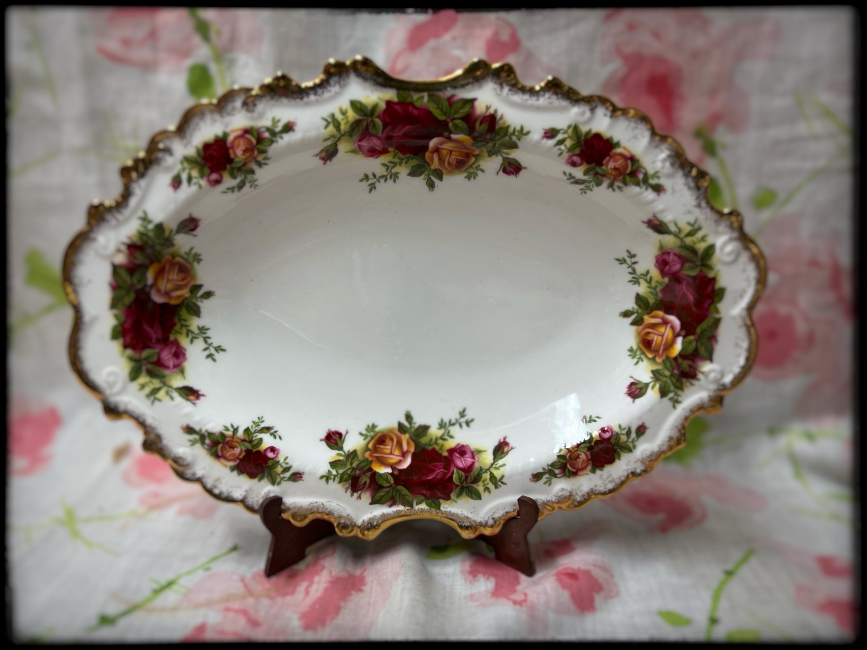 Royal Albert Old Country Roses Scalloped Edge Dish image 1