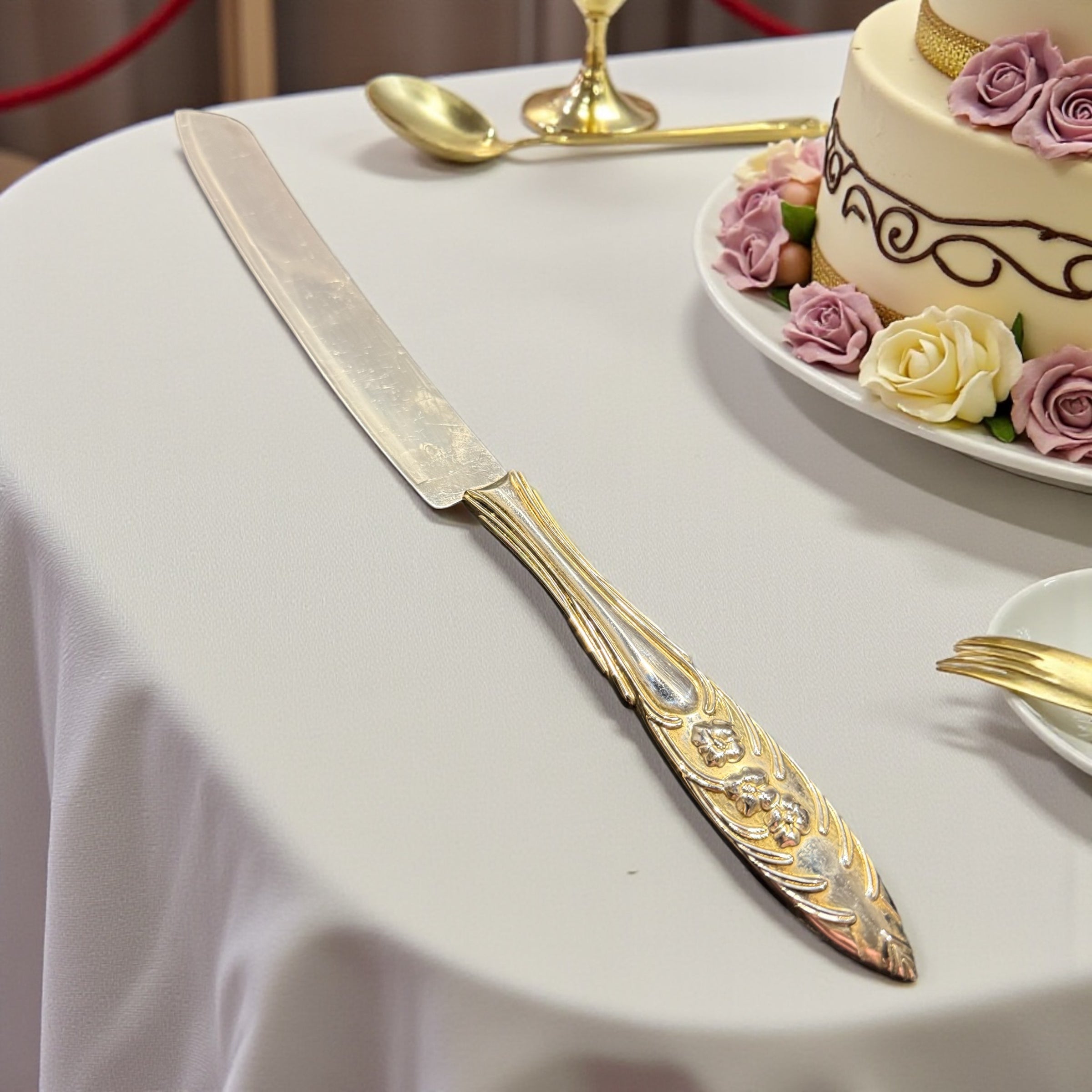 Vintage Cutlery. Large Serrated Cake Knife image 0