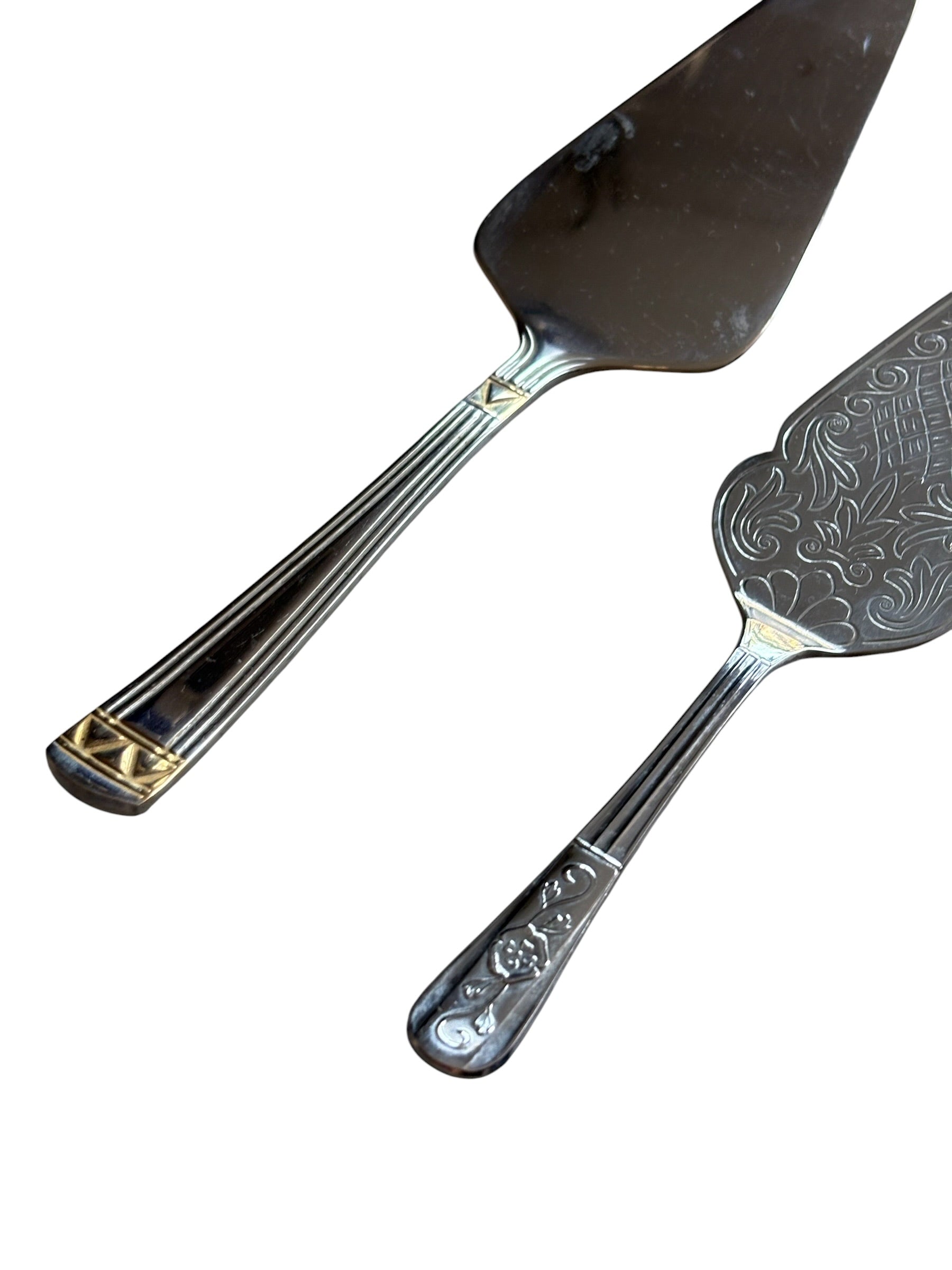 Set of 2 Cake Servers