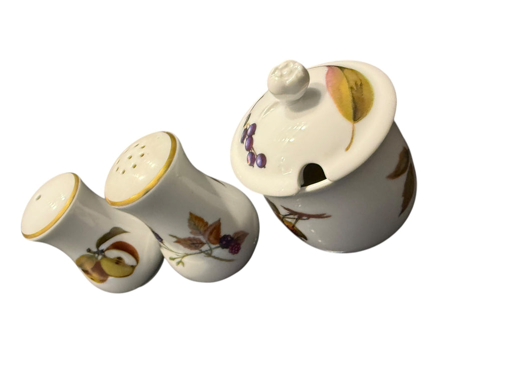 Christmas Teacup & Saucer image 9
