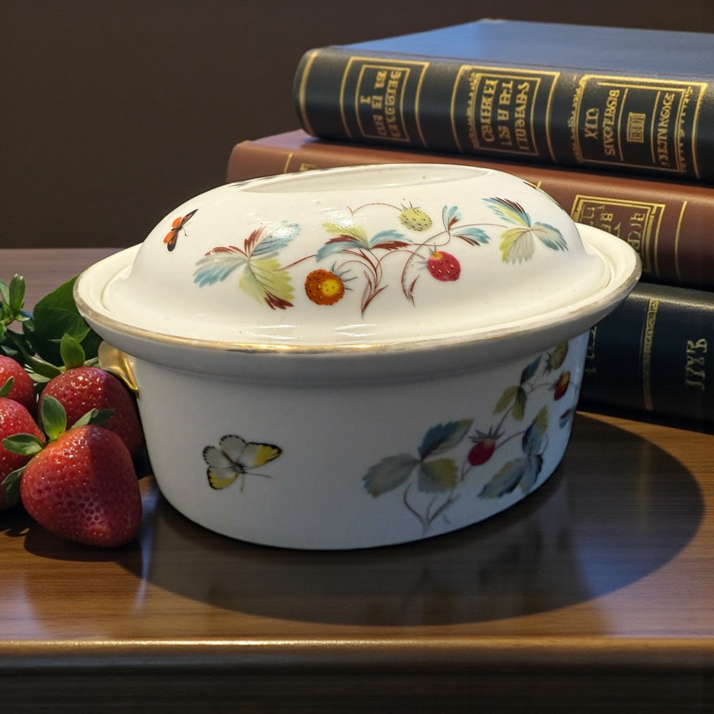 Royal Worcester Casserole Dish.  image 0