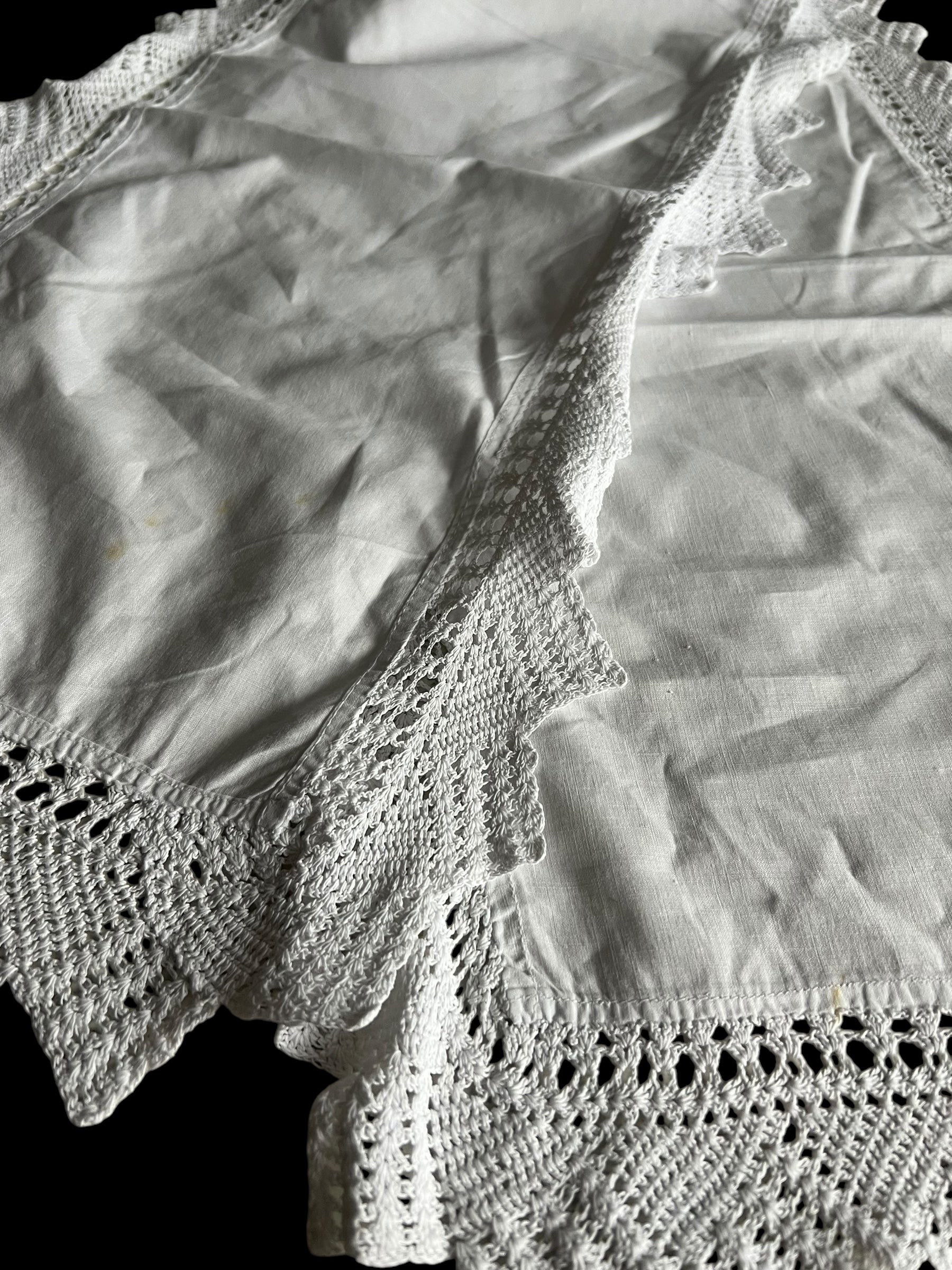 Vintage cotton lace table runner image 2