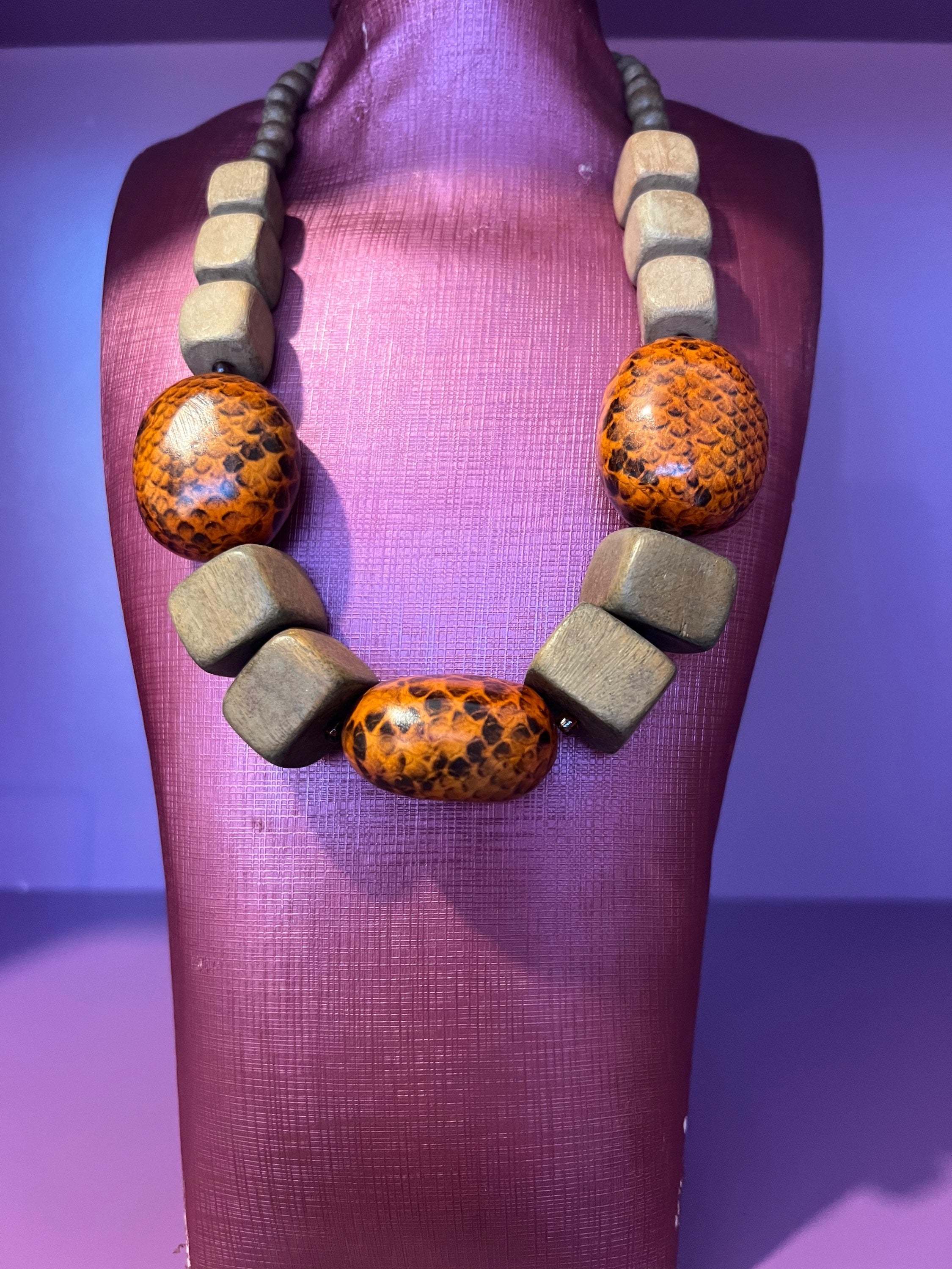 Costume Jewellery Necklace image 0