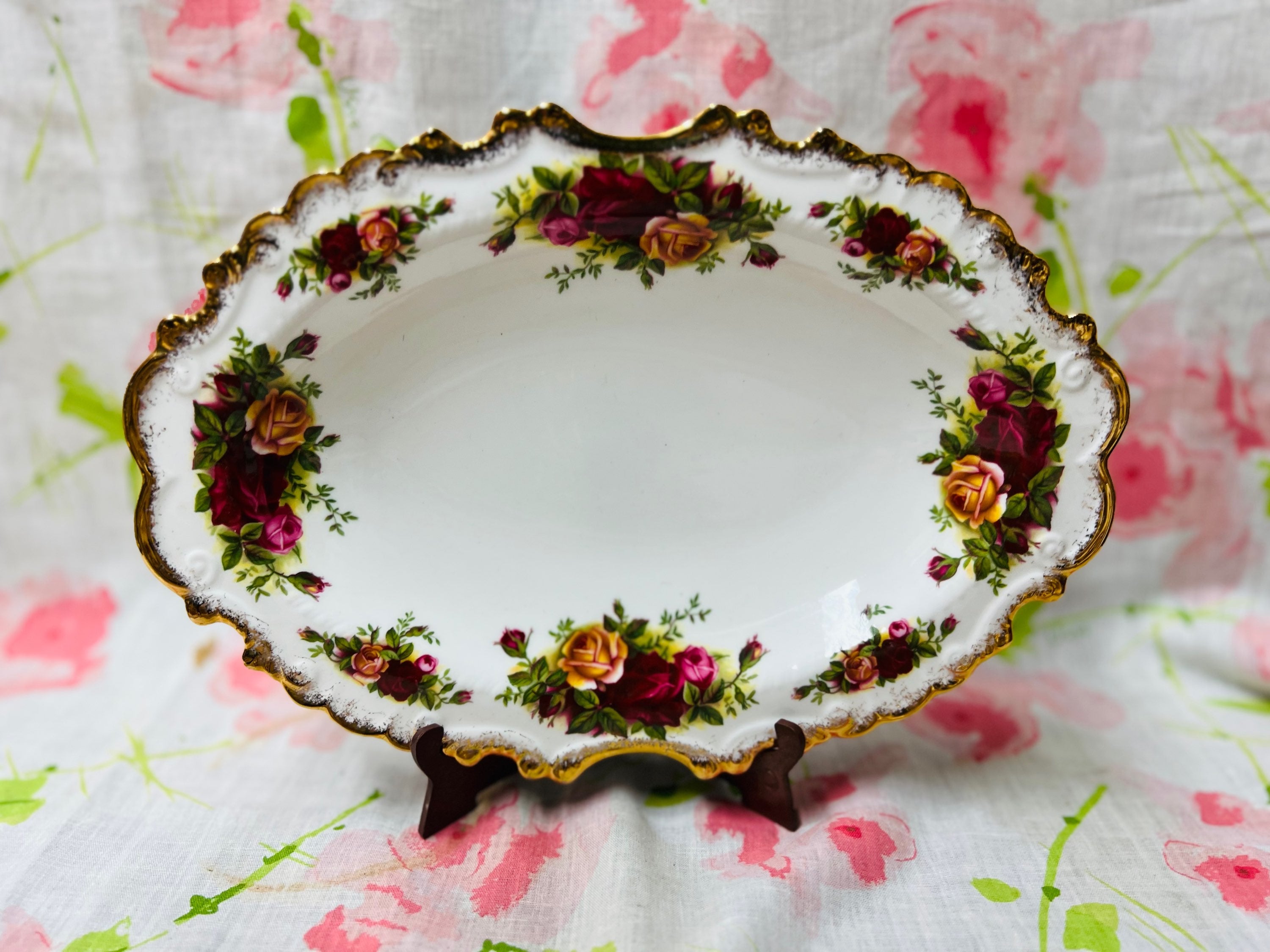 Royal Albert Old Country Roses Scalloped Edge Dish image 0