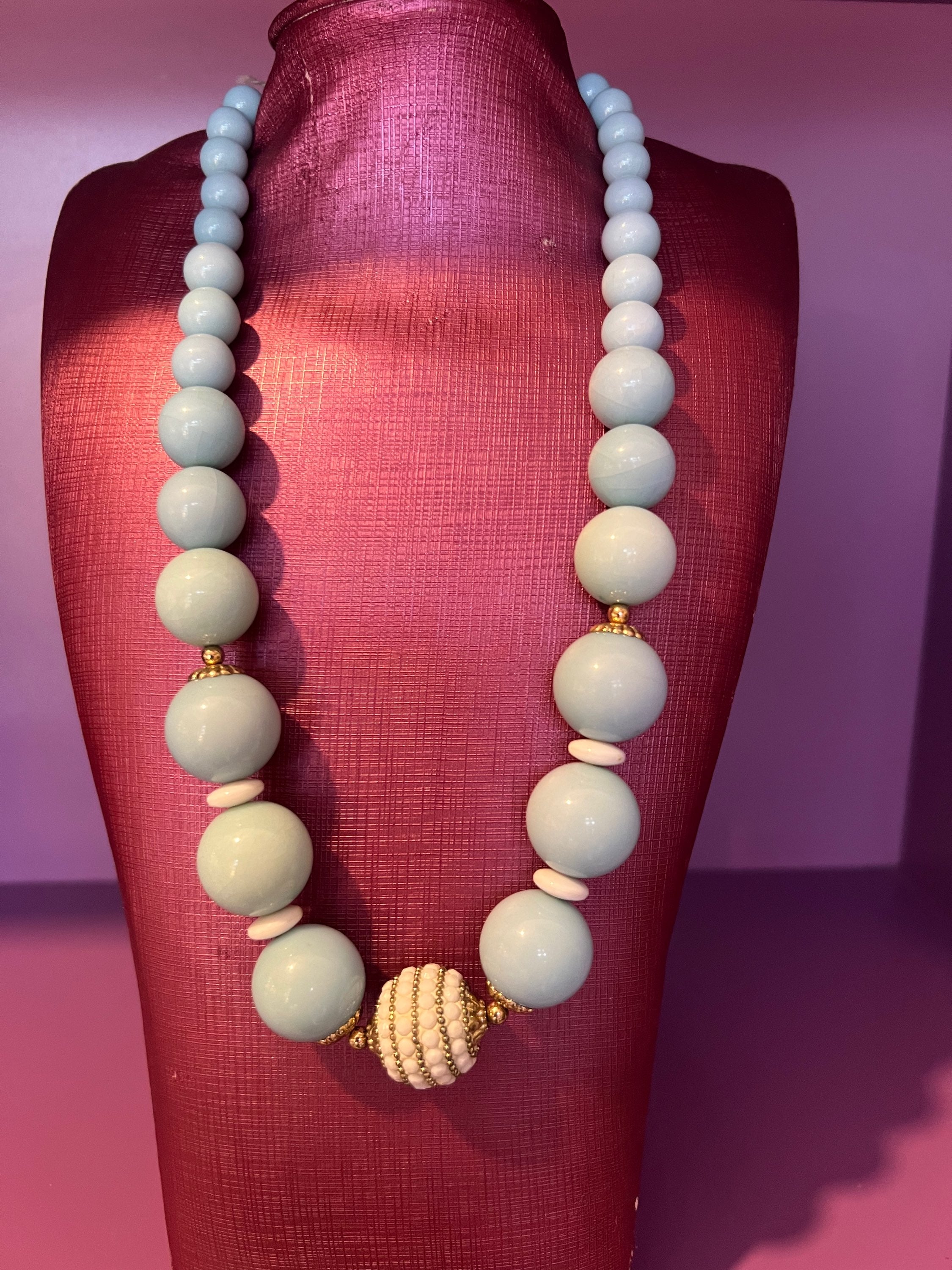 Costume Jewellery Necklace image 0
