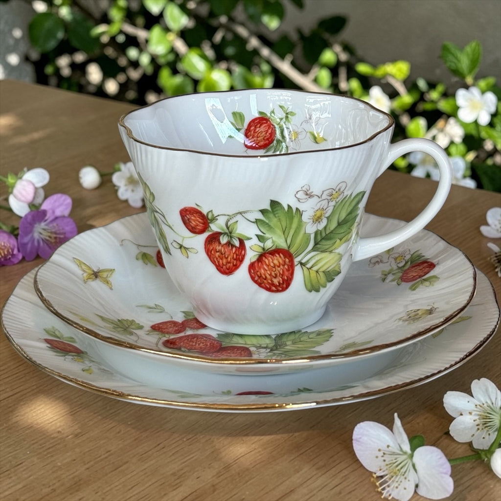 Ringtons “Virginia Strawberry” Teapot by Queens China  image 2