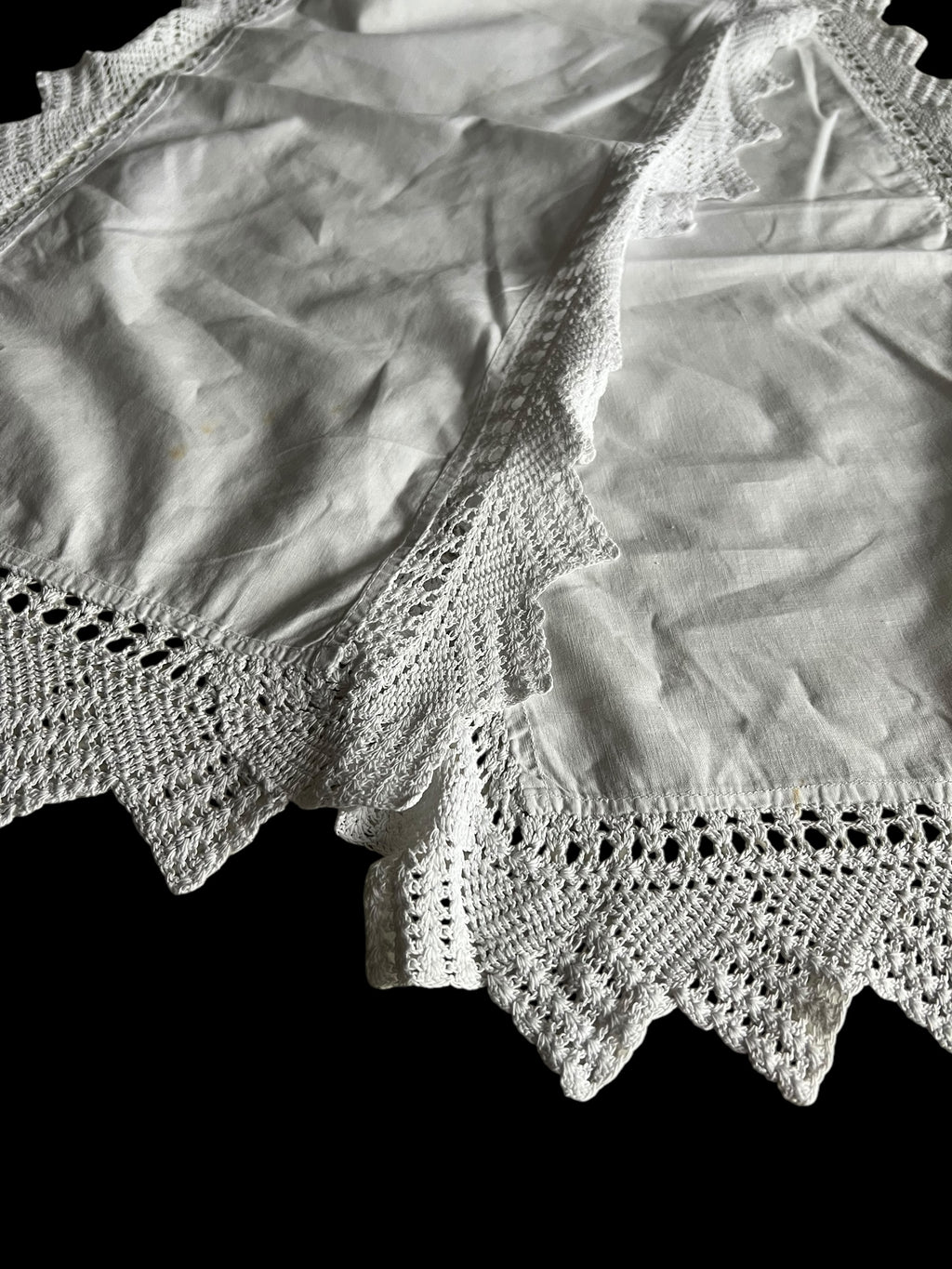 Vintage cotton lace table runner image 3