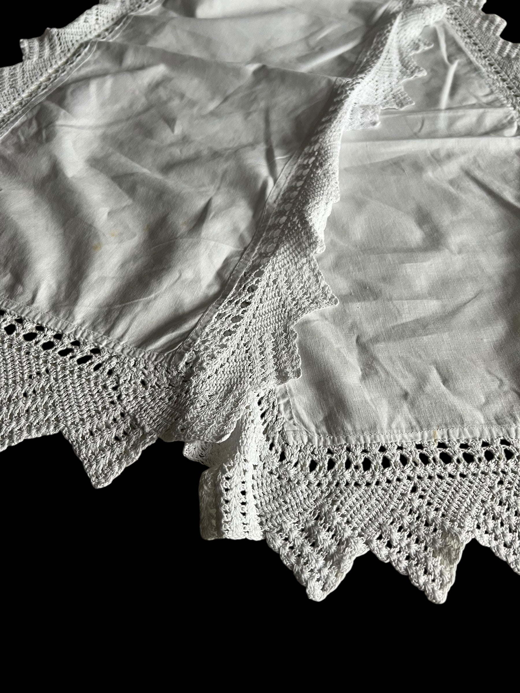 Vintage cotton lace table runner image 3