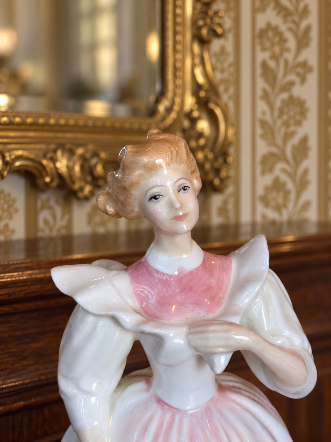 Royal Doulton. Figurine. Gillian