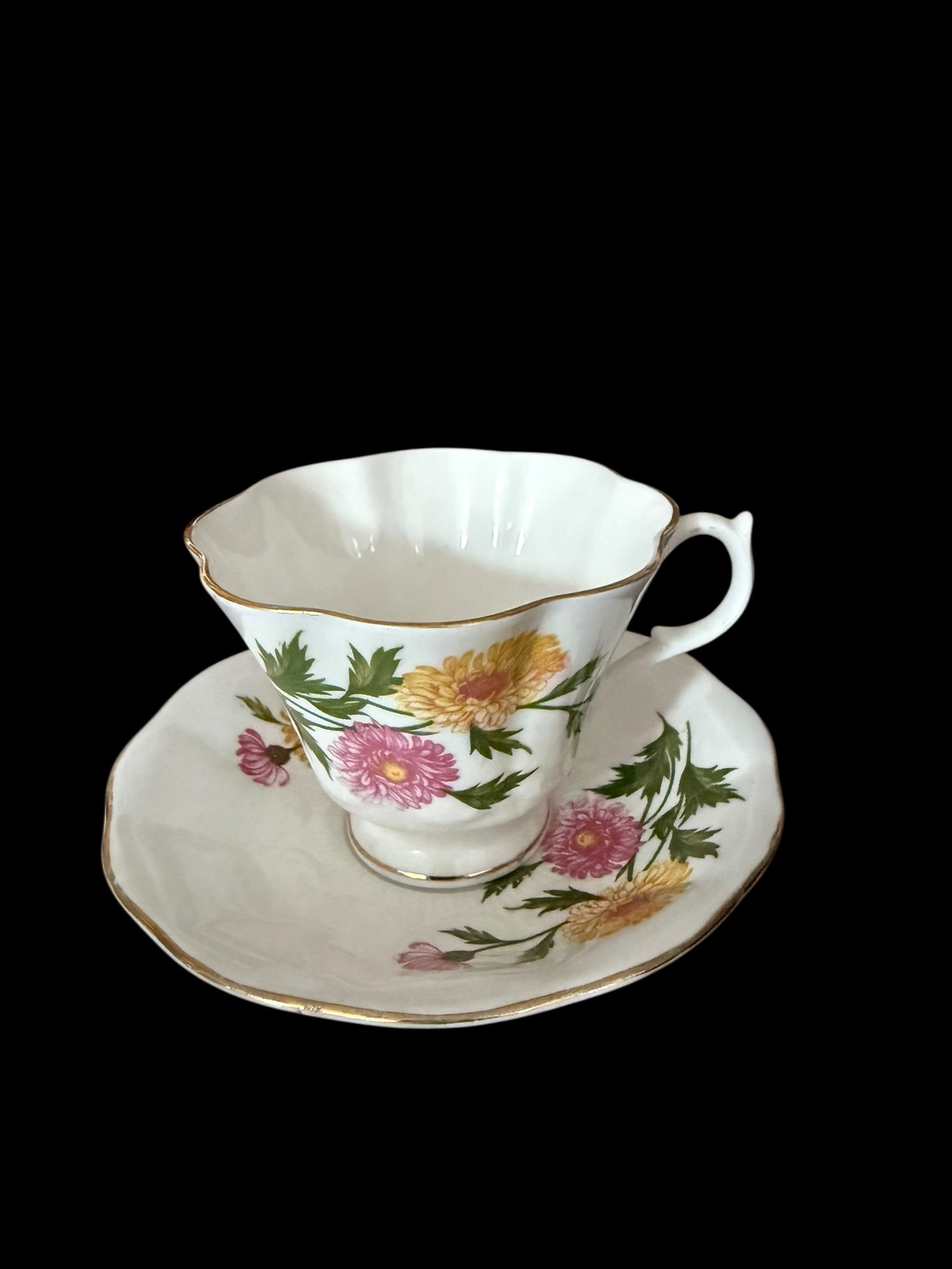 Queen Anne. Vintage China Duo.  image 4