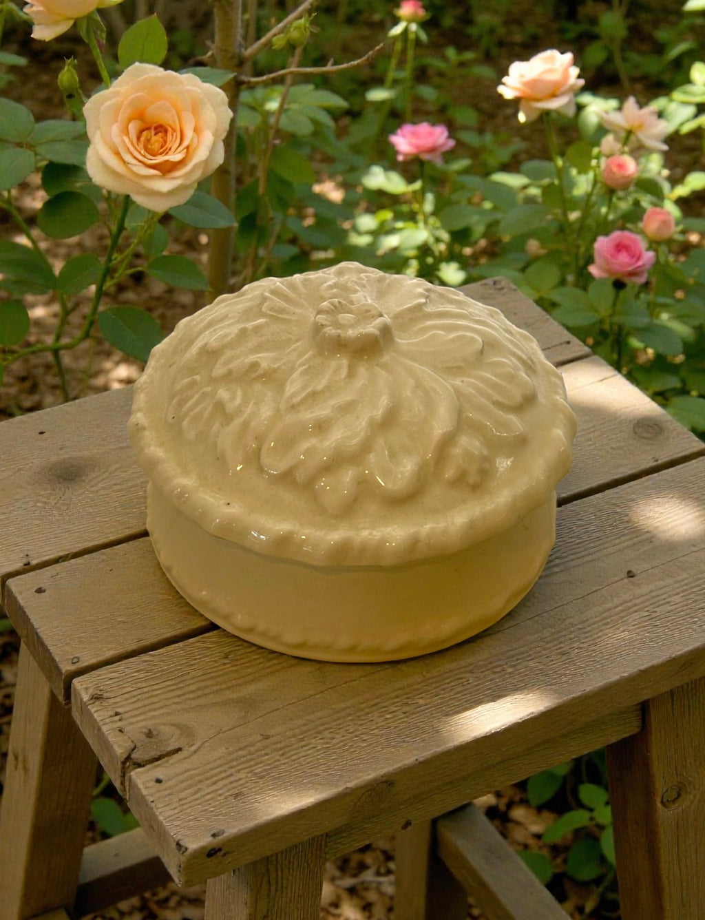 Leeds Creamware Trinket Pot with Lid  image 0