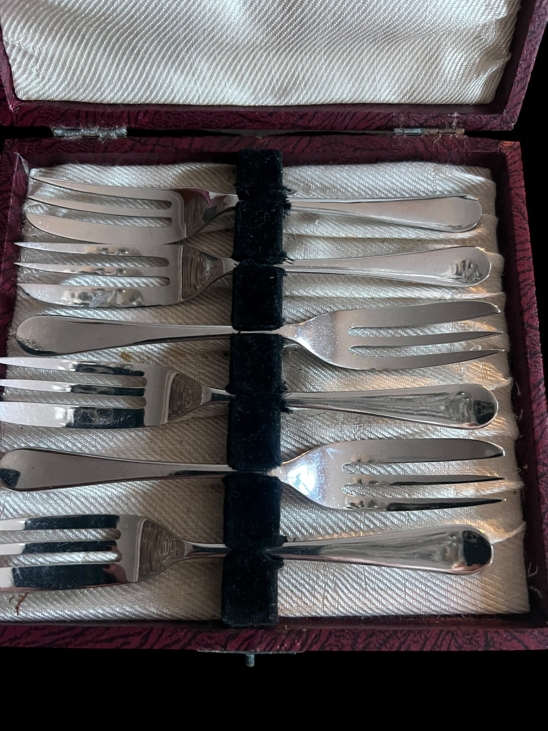 Boxed set vintage cake pastry forks. Chrome image 4