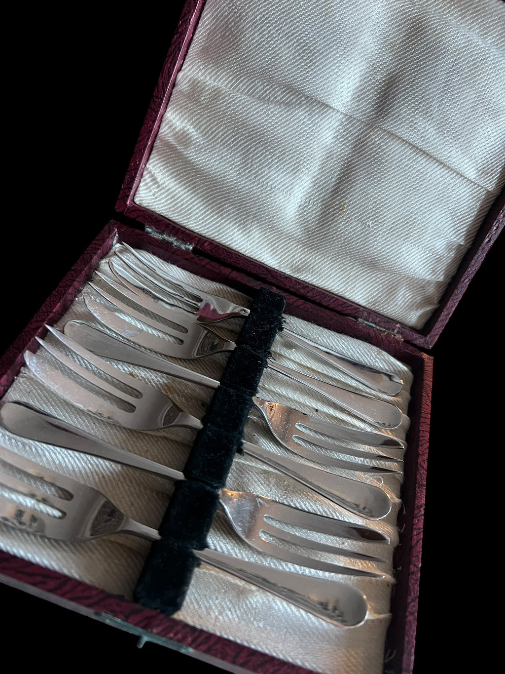 Boxed set vintage cake pastry forks. Chrome image 5