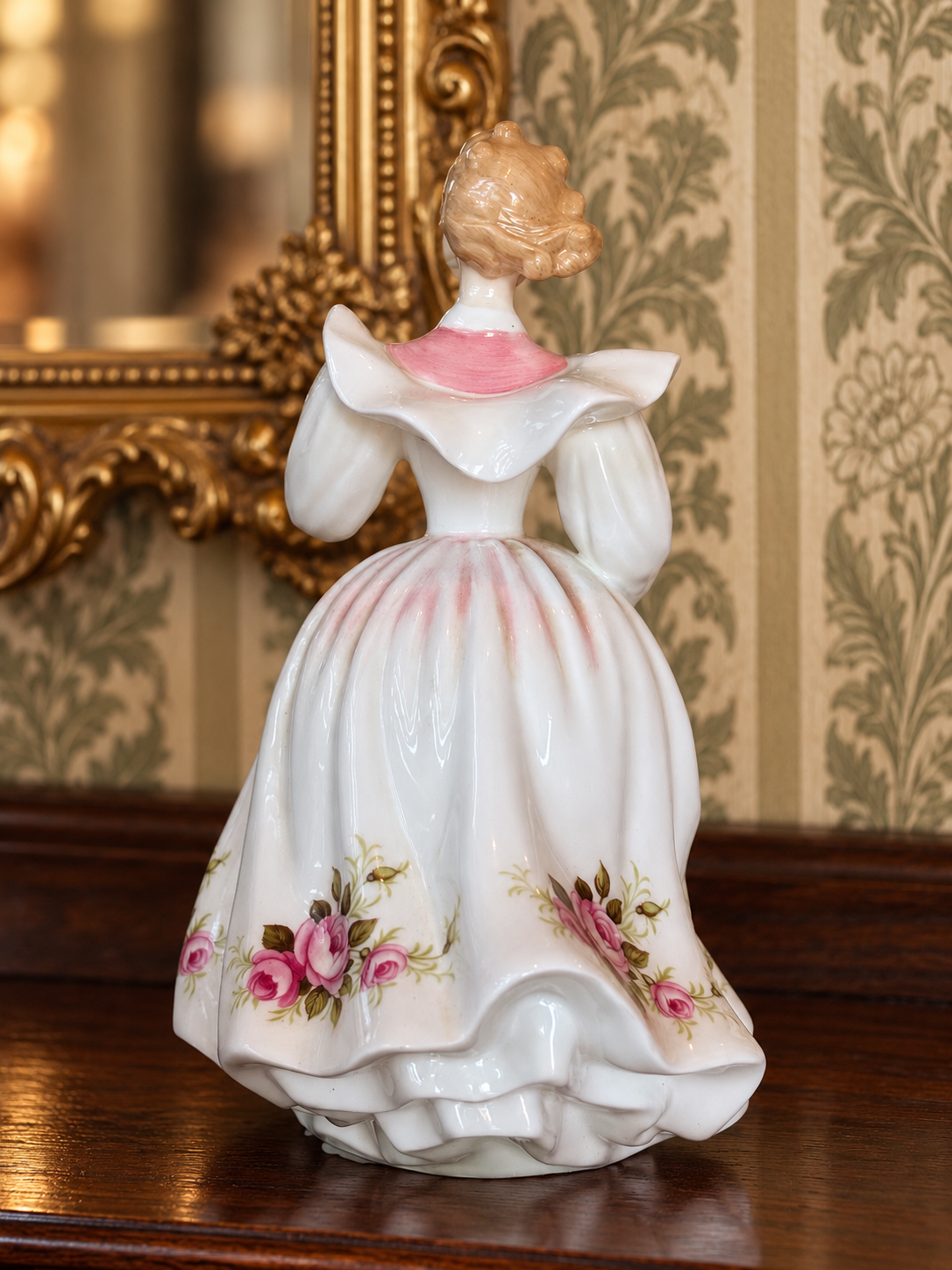 Royal Doulton. Figurine. Gillian