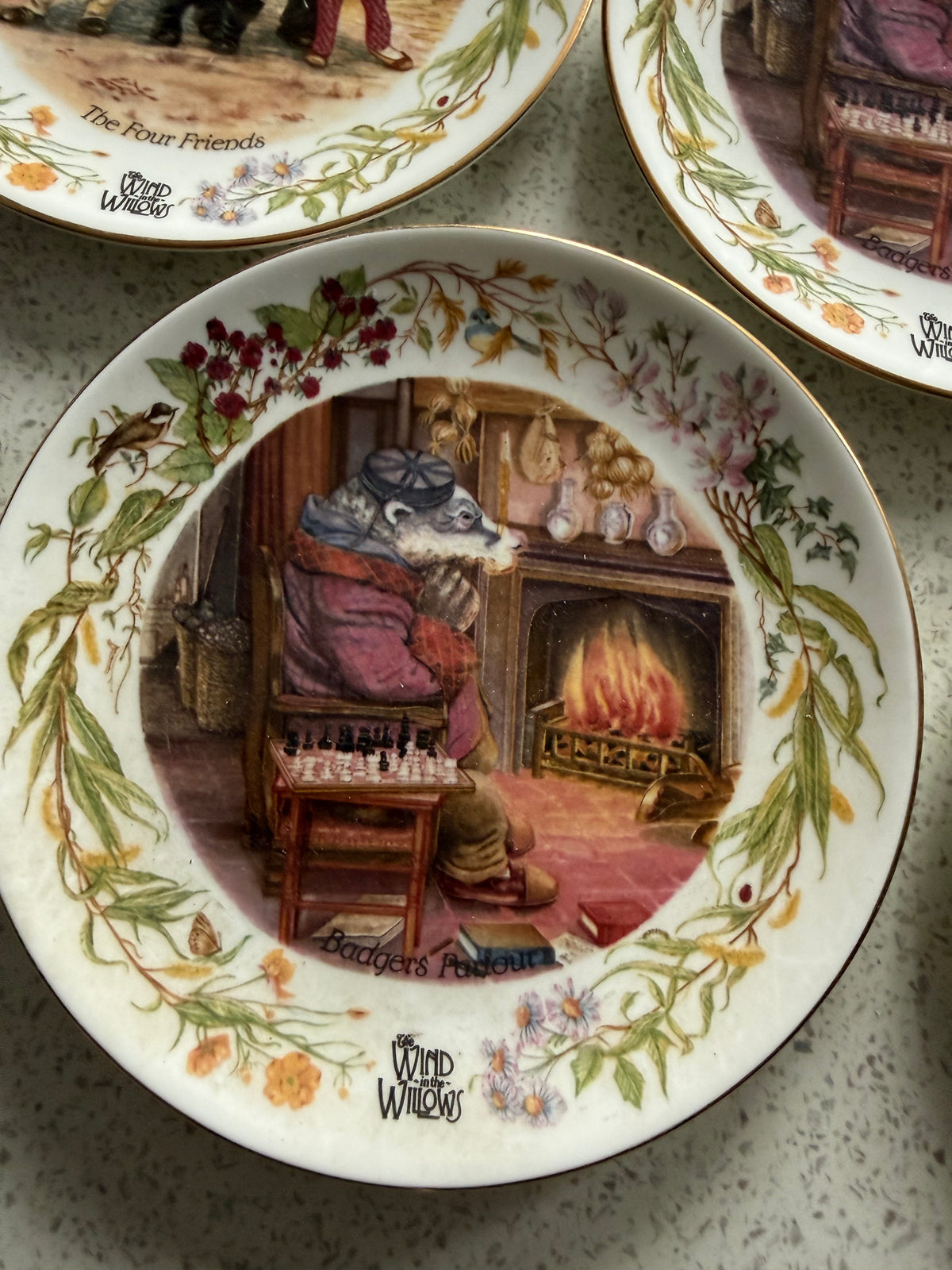 AYNSLEY. Set 9 Wind In The Willows Plates 18cm