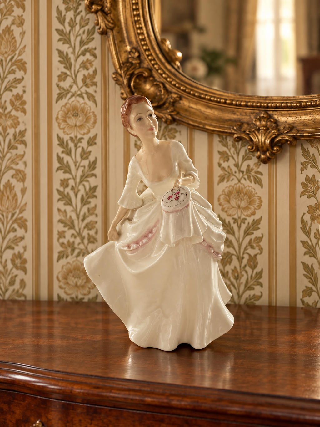 Royal Doulton. Figurine. Carol