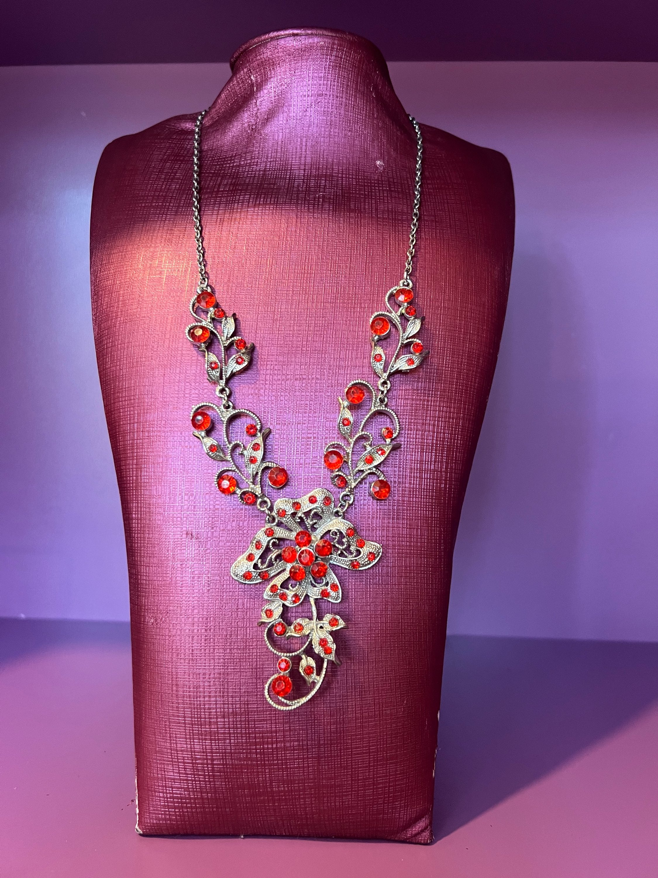 Costume Jewellery Necklace image 0