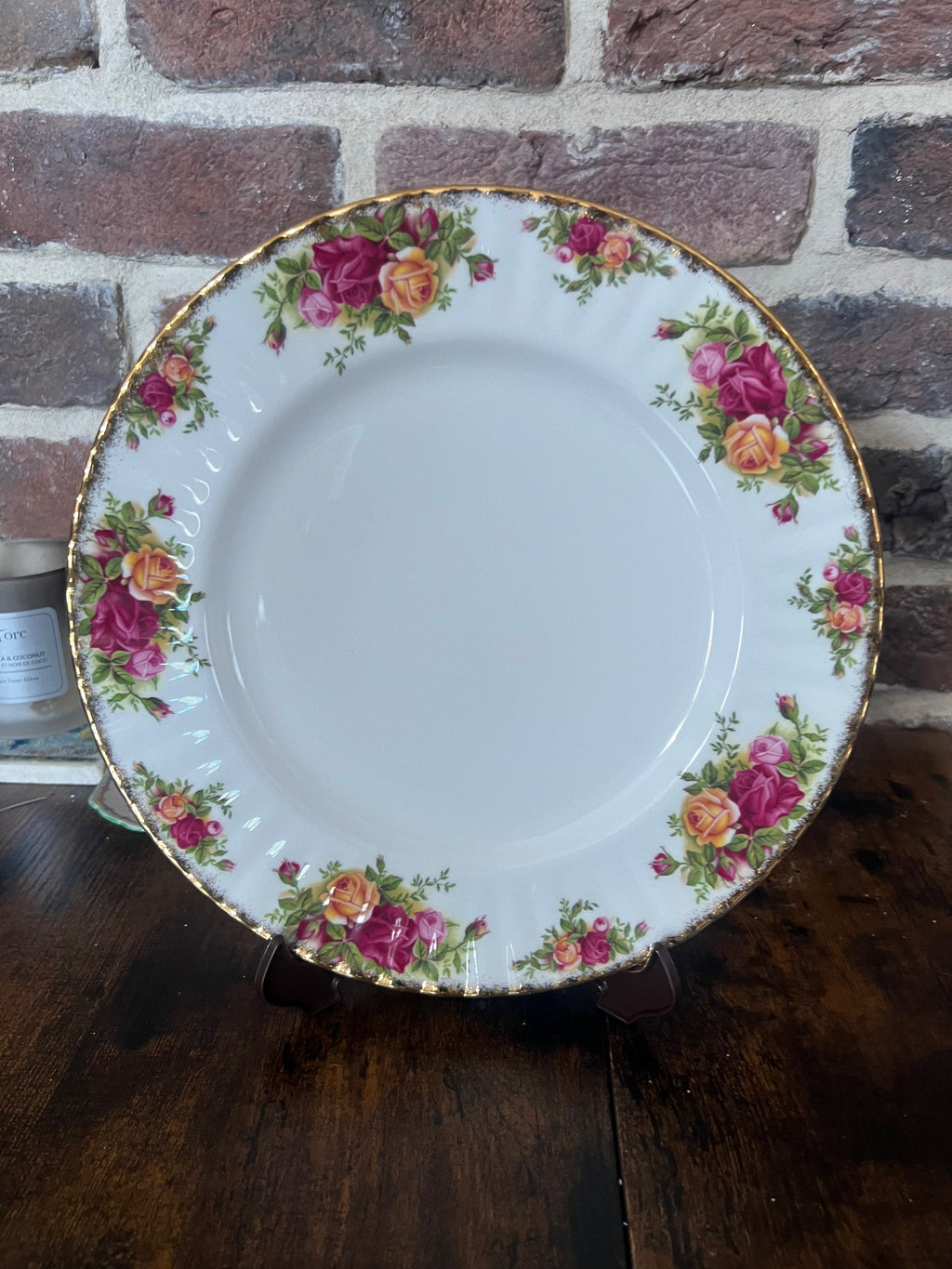 Royal Albert. Old Country Roses.  Dinner Plate image 2