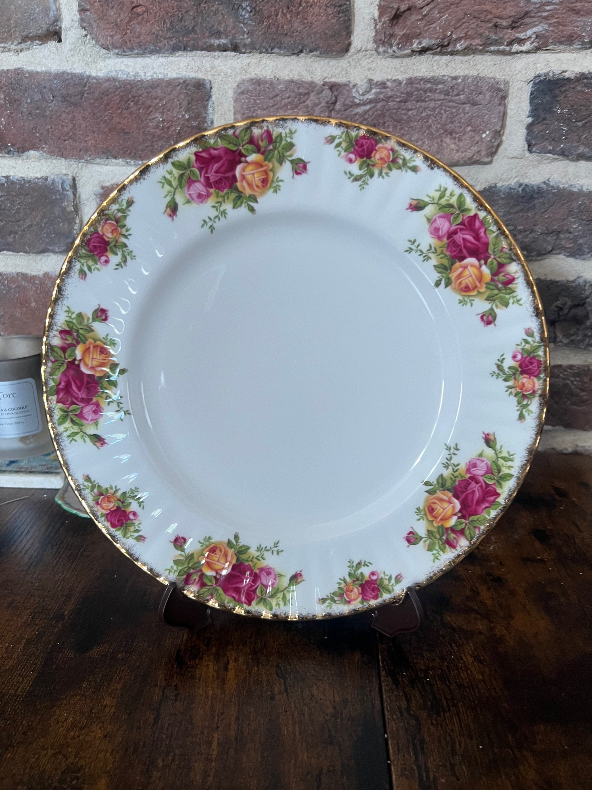 Royal Albert. Old Country Roses.  Dinner Plate image 2