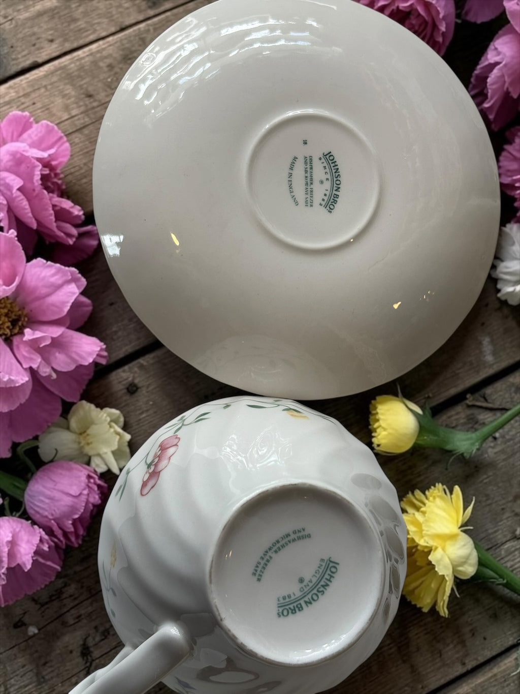 Summer Chintz Johnson Brothers Teacup & Saucer