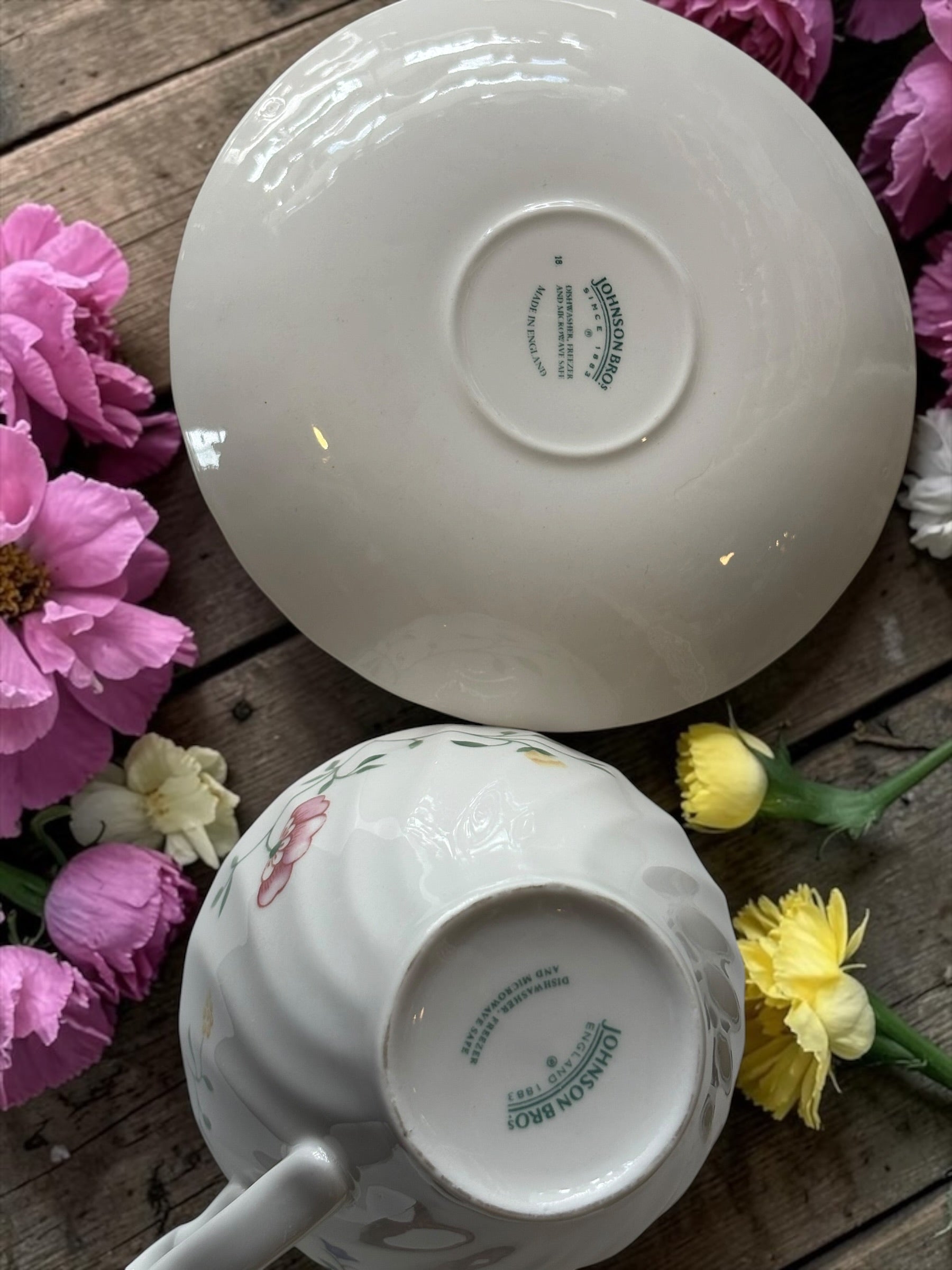 Summer Chintz Johnson Brothers Teacup & Saucer