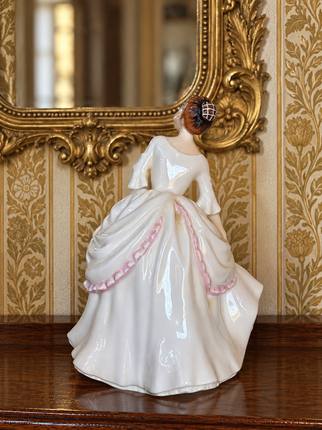 Royal Doulton. Figurine. Carol