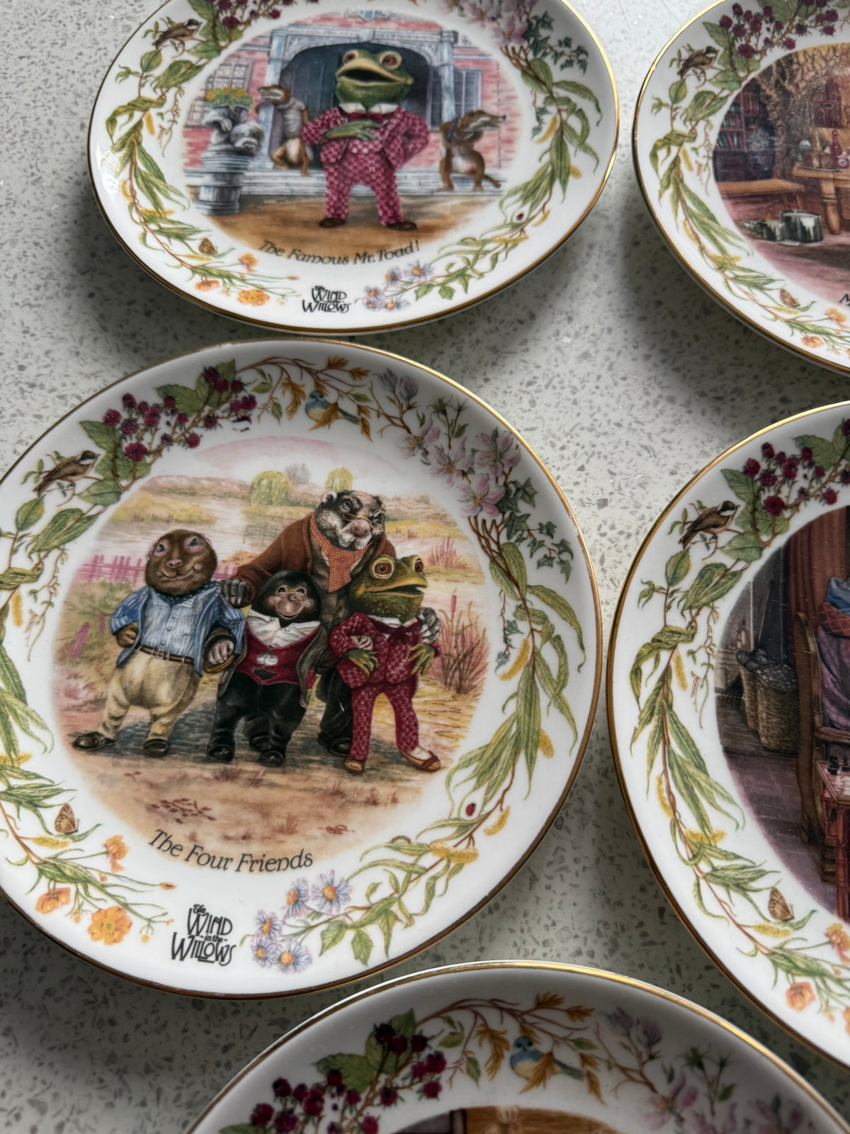 AYNSLEY. Set 9 Wind In The Willows Plates 18cm