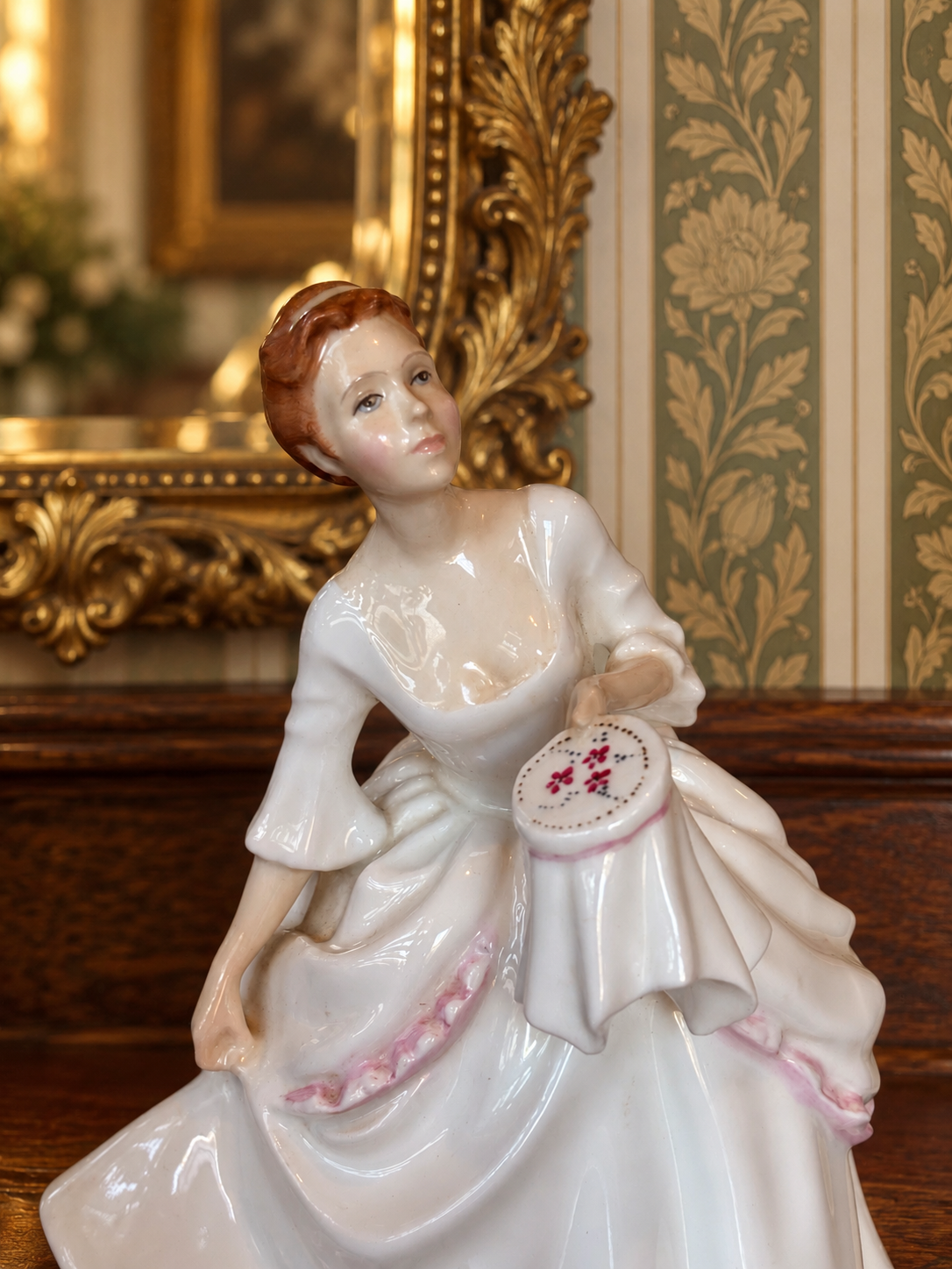 Royal Doulton. Figurine. Carol