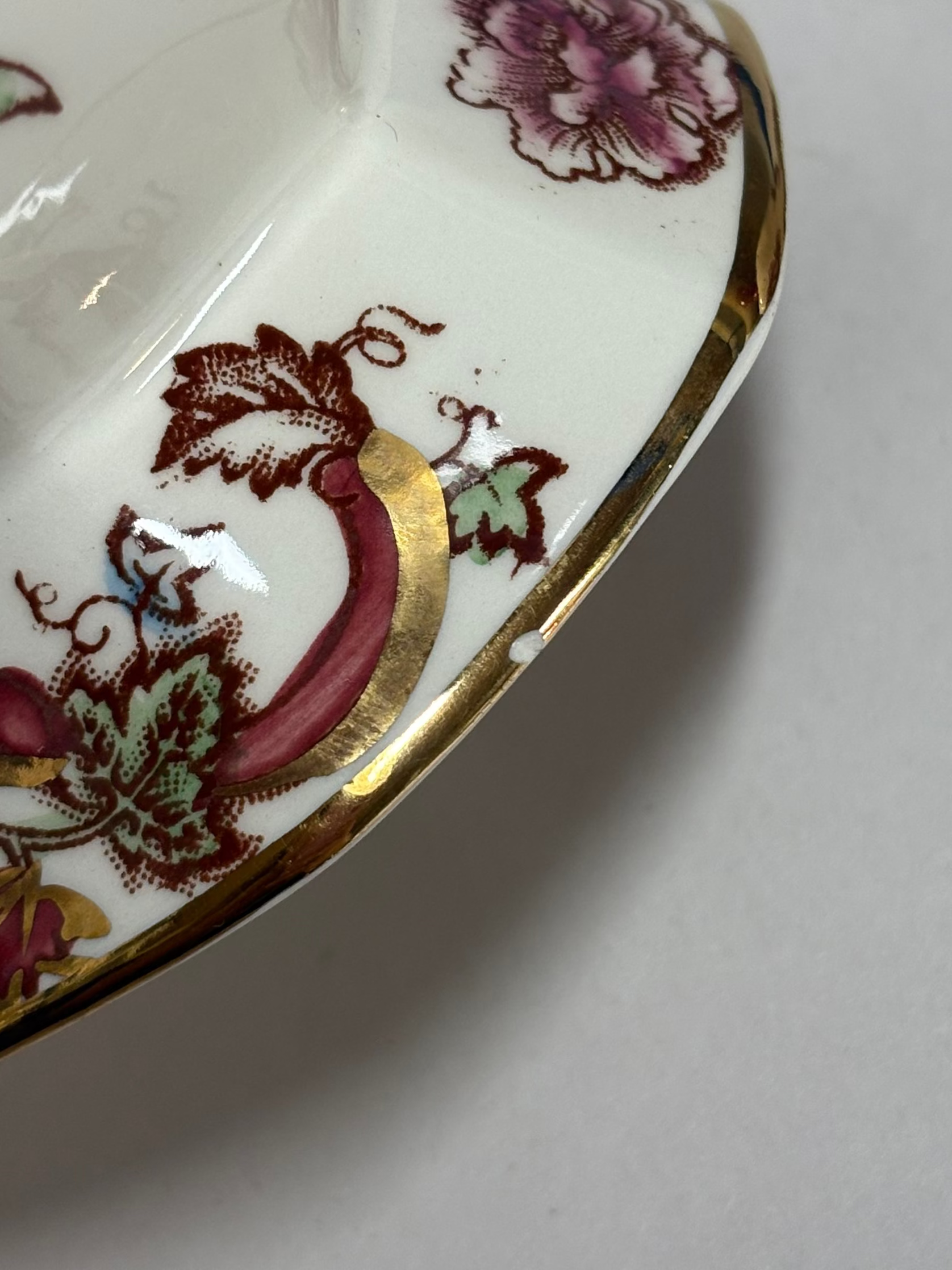 Masons ‘Mandalay Red’ Urn