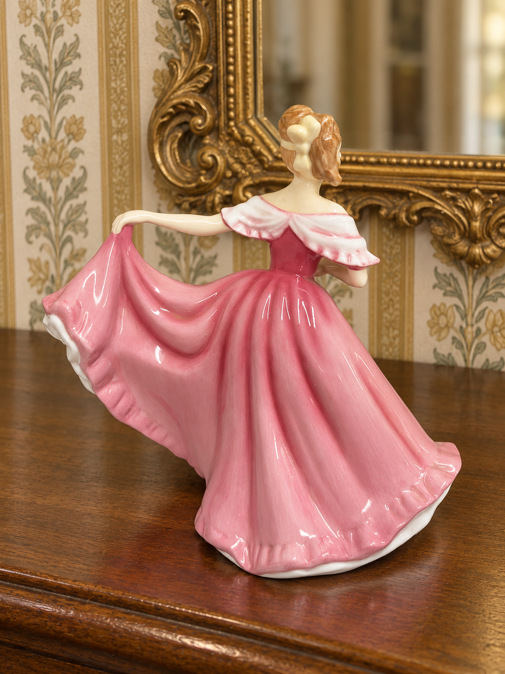 Royal Doulton Figurine ‘Pretty Ladies’ Elaine