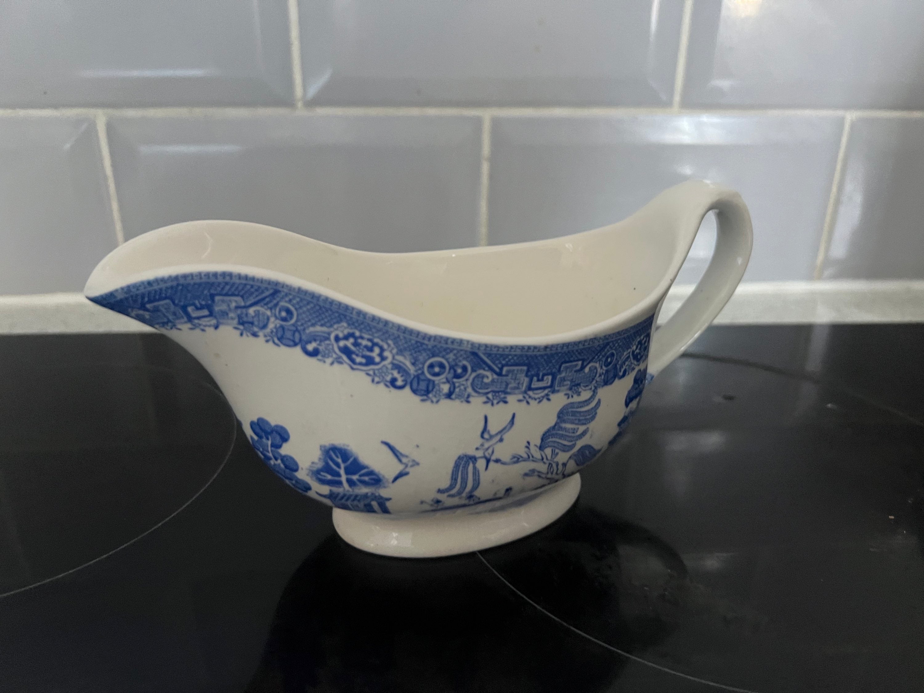 Old Willow. Blue & White. Sauce/Gravy Boat image 3
