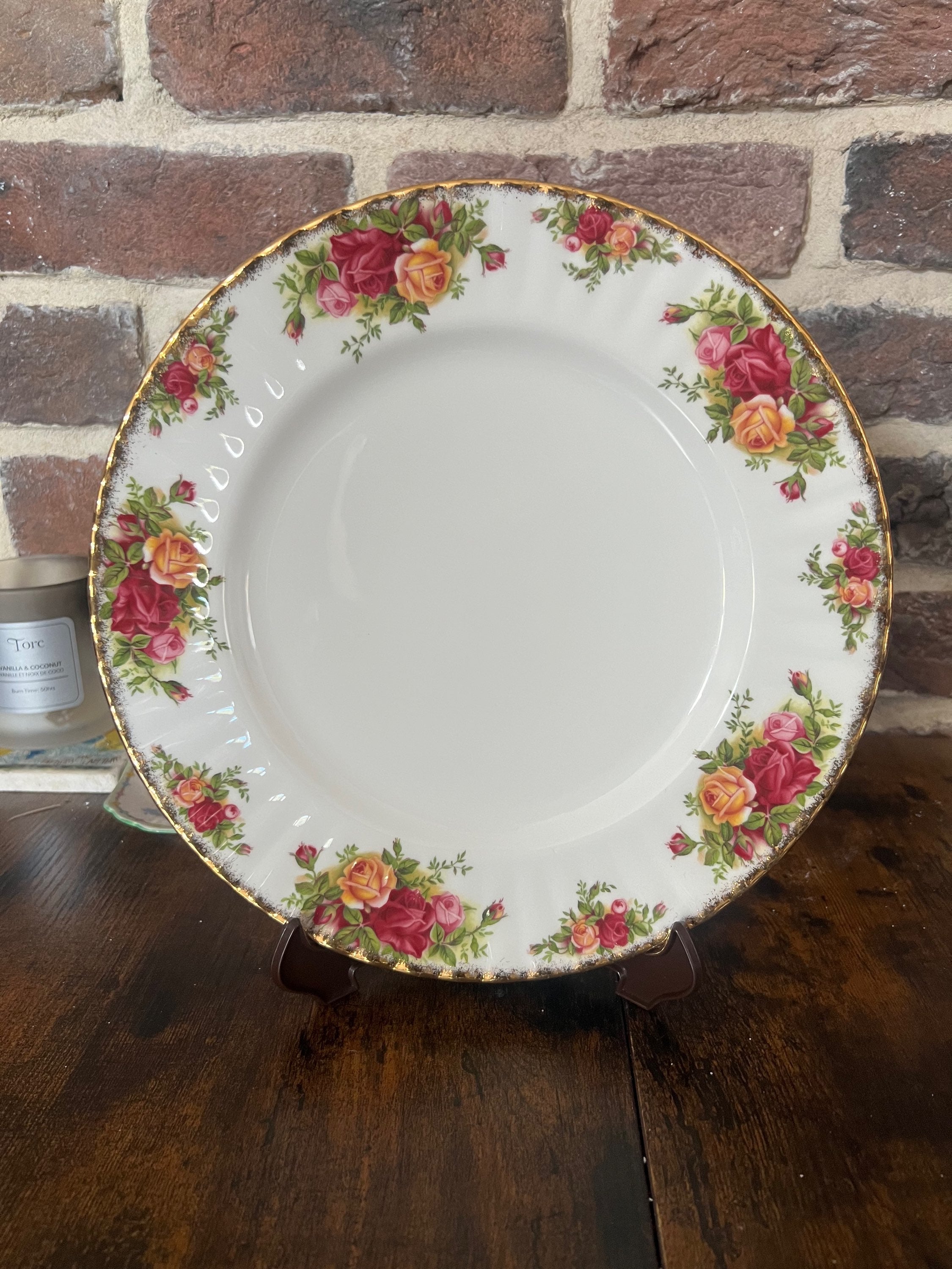 Royal Albert. Old Country Roses.  Dinner Plate image 1