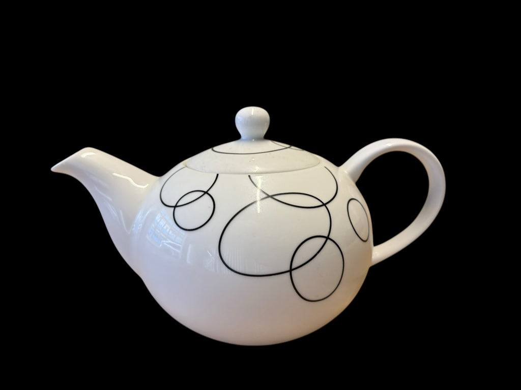 Large Teapot.  image 1