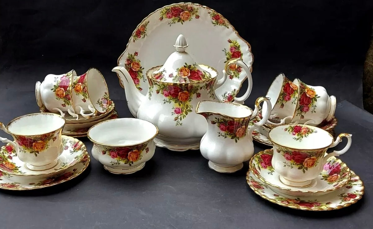 Royal Albert Old Country Roses Teaset image 2