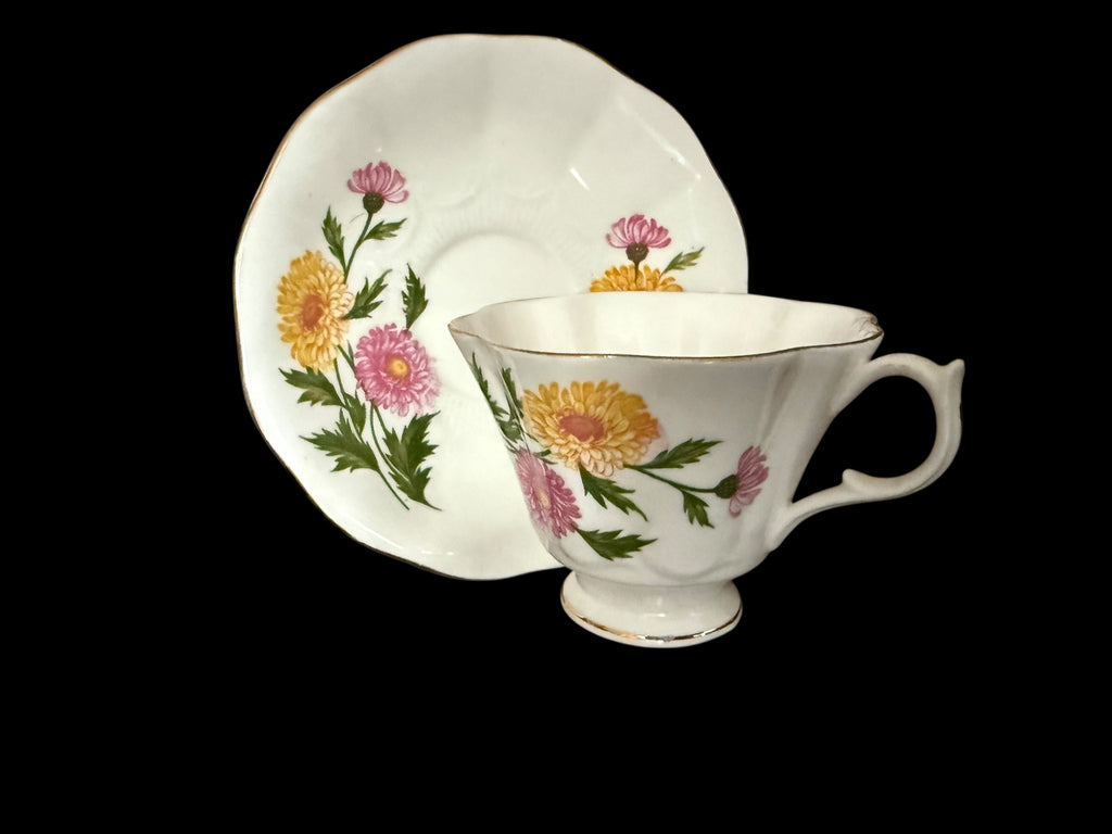 Queen Anne. Vintage China Duo.  image 6
